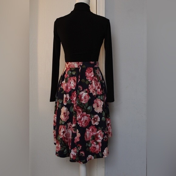 Floral asymmetrical skirt - Picture 8 of 9